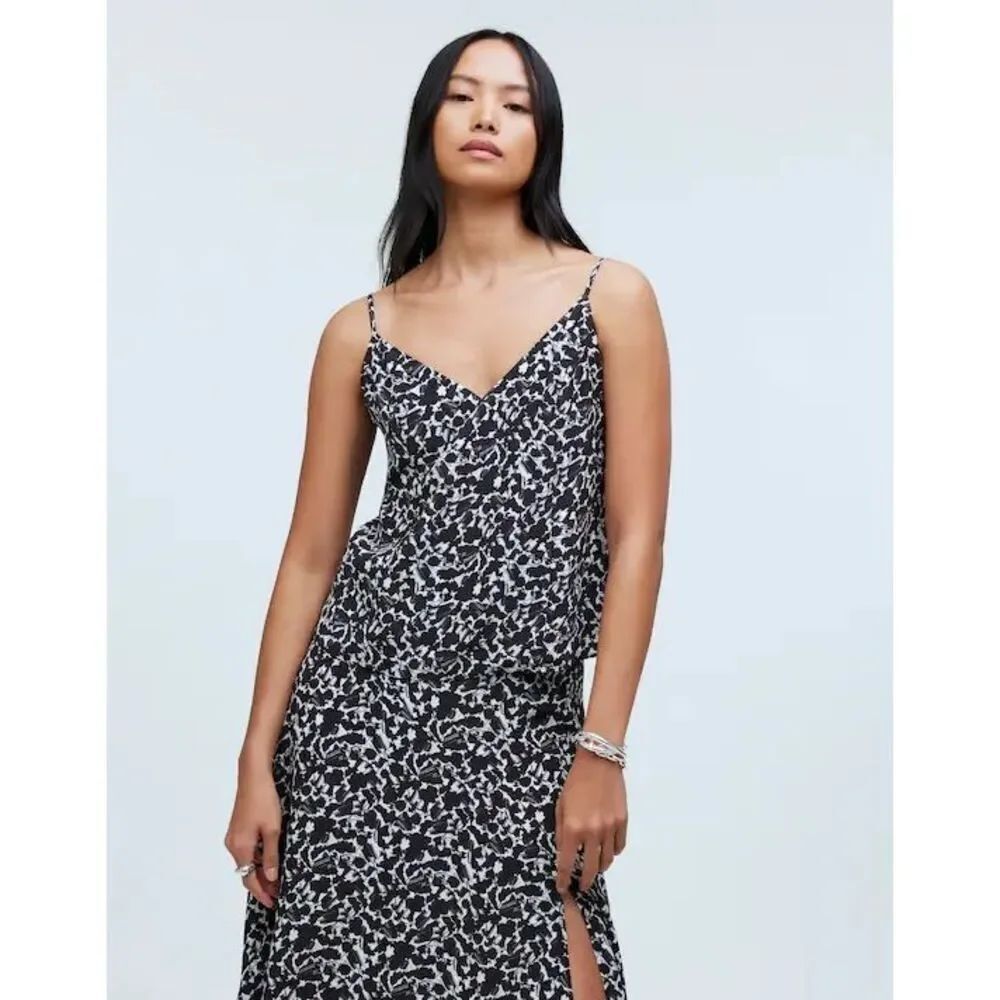 ✨Madewell V-Neck Sz 2 Cami in Floral Crepe✨